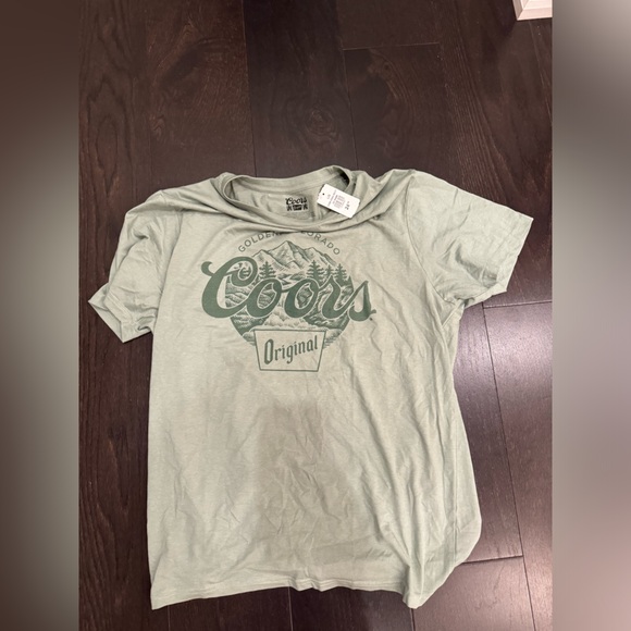 Brand new graphic tee - Picture 2 of 4